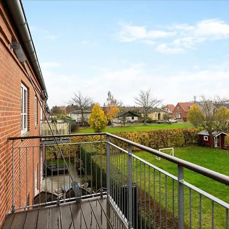 Taet Ved Strand, Metro Og Lufthavnen