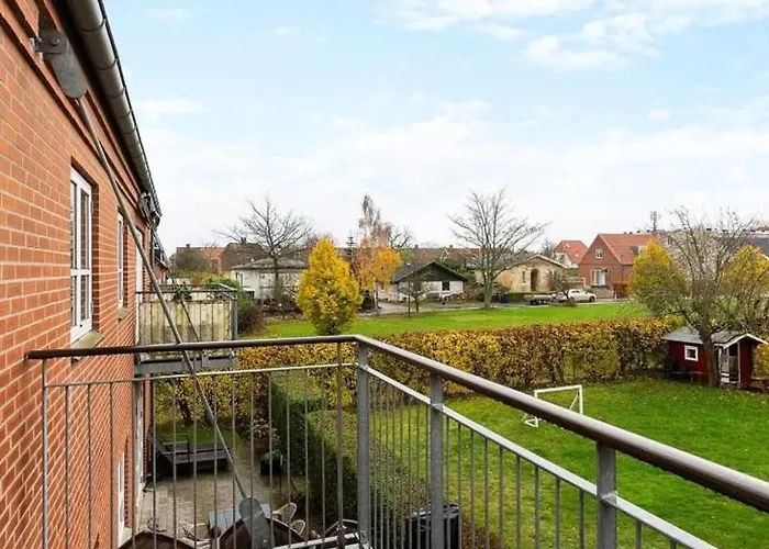 Tæt Ved Strand, Metro Og Lufthavnen